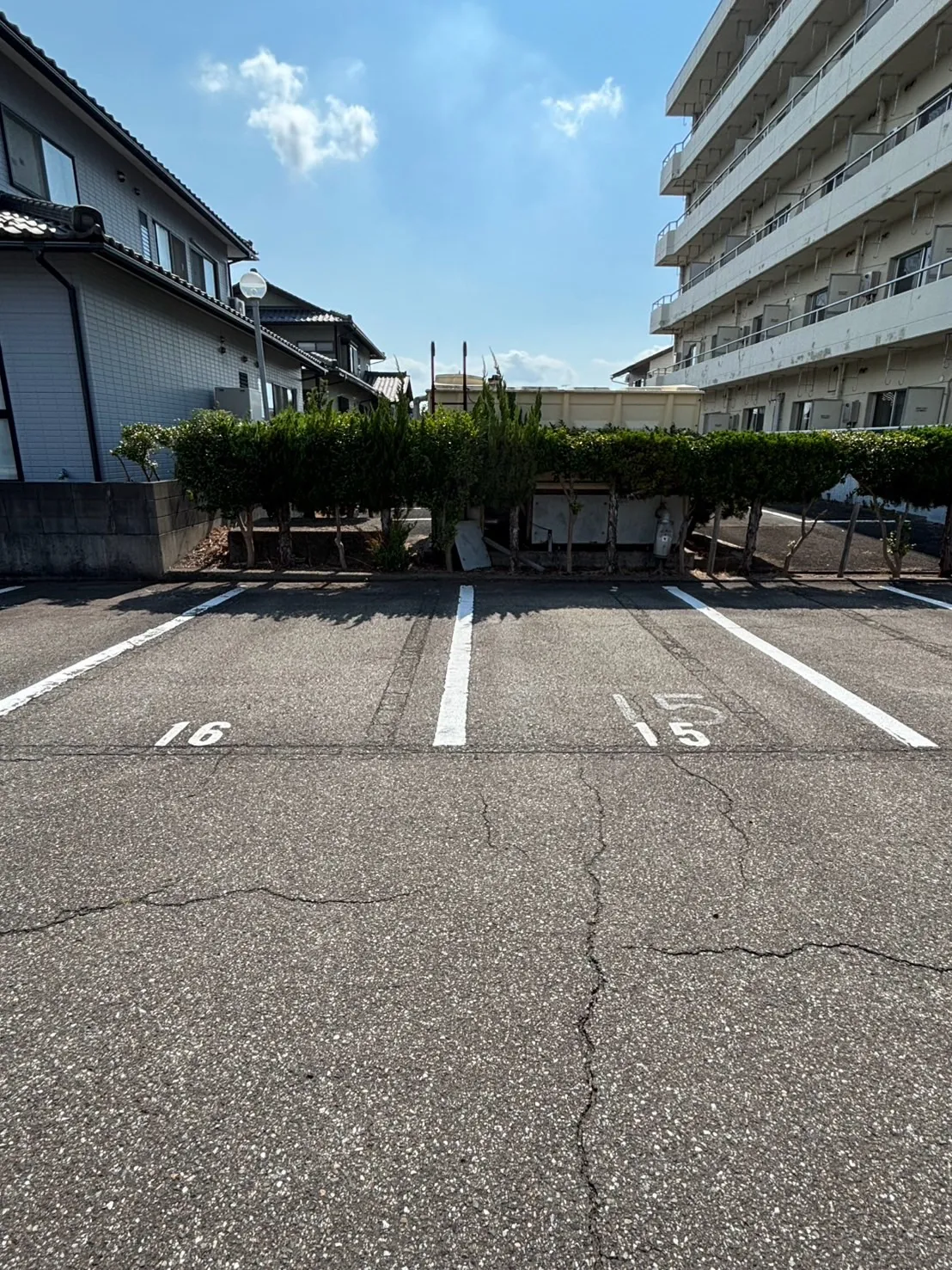 【サロンの場所・駐車場のご案内】